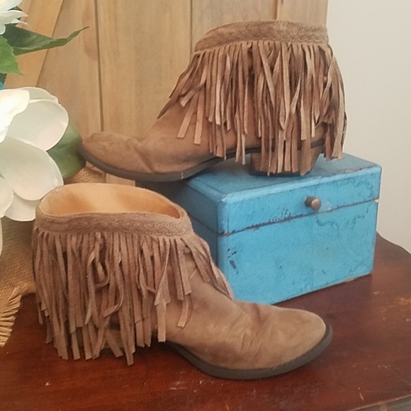 qupid fringe booties